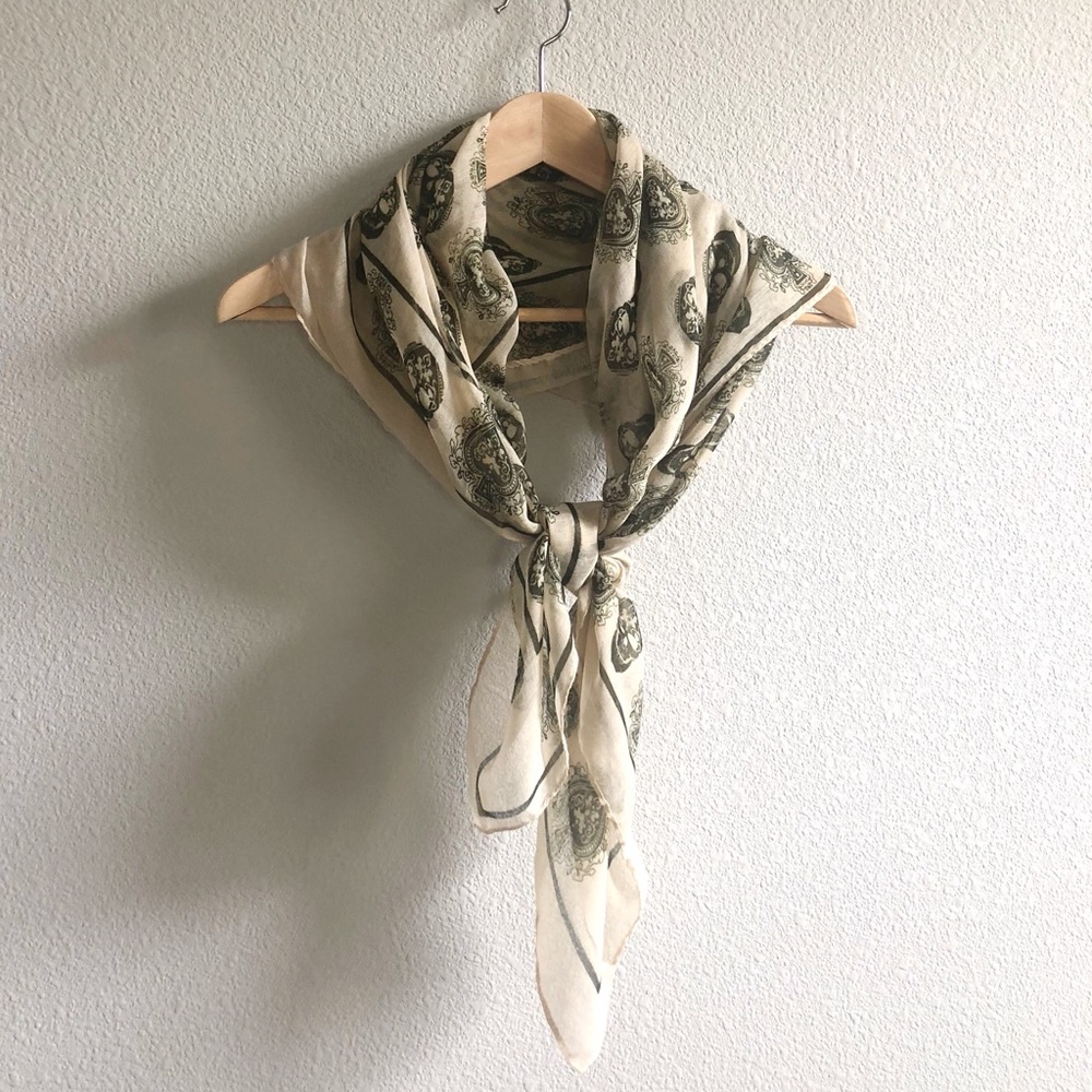 NORDSTROM - light skull scarf